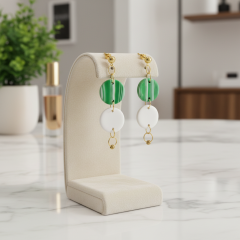 Yeşil & Beyaz Minimal Polimer Kil Dairesel Sallantılı Küpe – El Yapımı, Hafif, Alerji Dostu