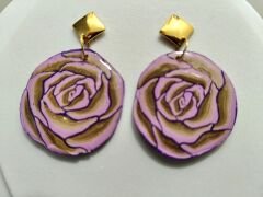 Polimer Kil Gül Desenli Küpe – Mor & Altın