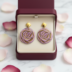 Polimer Kil Gül Desenli Küpe – Mor & Altın