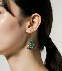 Polimer Kil Yılbaşı Ağaç Küpe – Renkli Süslemeli, Hafif Tasarım