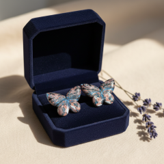 El Yapımı Polimer Kil Kelebek Küpe – Özel Desenli, Hafif Tasarım