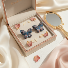 El Yapımı Polimer Kil Kelebek Küpe – Özel Desenli, Hafif Tasarım