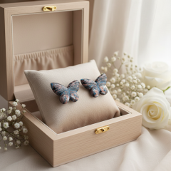 El Yapımı Polimer Kil Kelebek Küpe – Özel Desenli, Hafif Tasarım