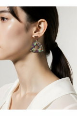 El Yapımı Desenli Polimer Kil Üçgen Küpe | Ahşap Detaylı Hafif Tasarım