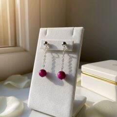 Pembe Kaplan Gözü Taşlı Zincir Küpe – Güç, Denge ve Zarafet